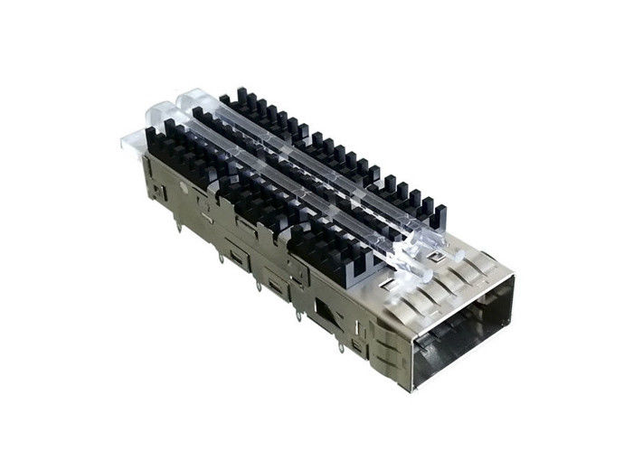 EMIは18.75 mm単一の港SFP28のおりをQSFP28コネクターのための記録します